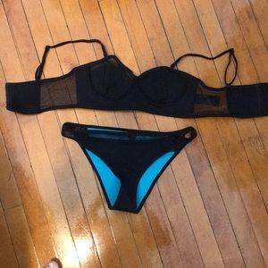 Kendall and Kylie bikini